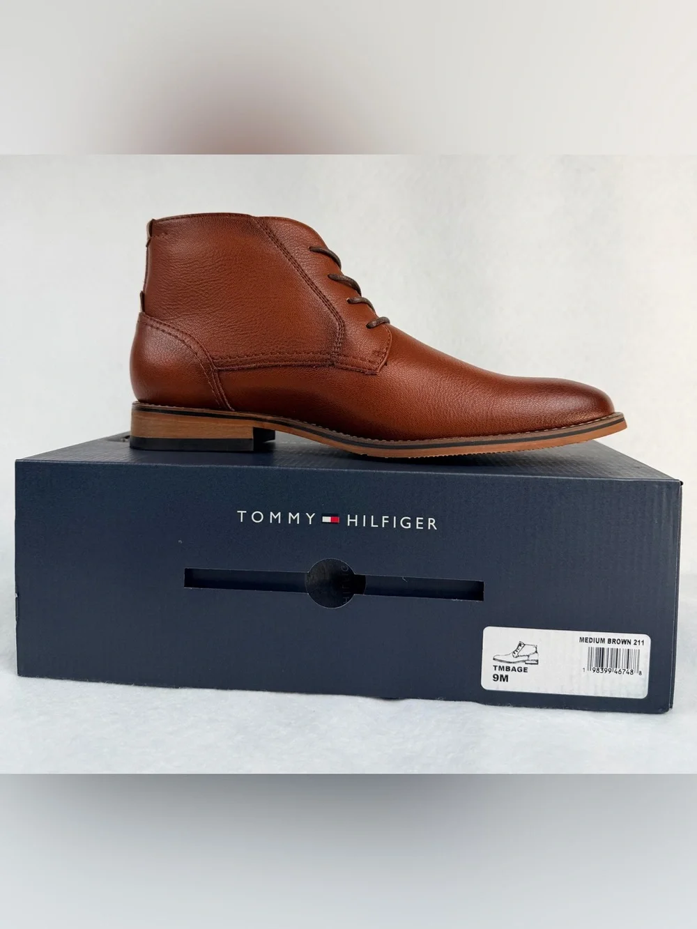 Tommy Hilfiger Bage Men's Medium Brown Chukka Boots Faux Leather Upper Size 9M
